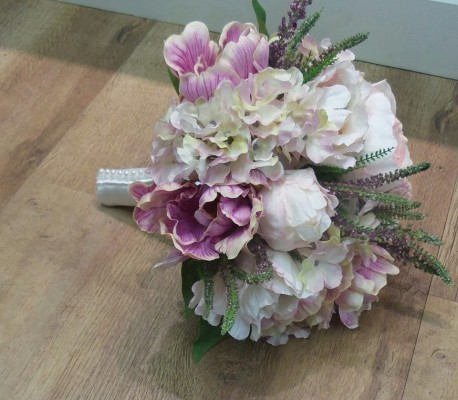 hand tied bridal bouquet